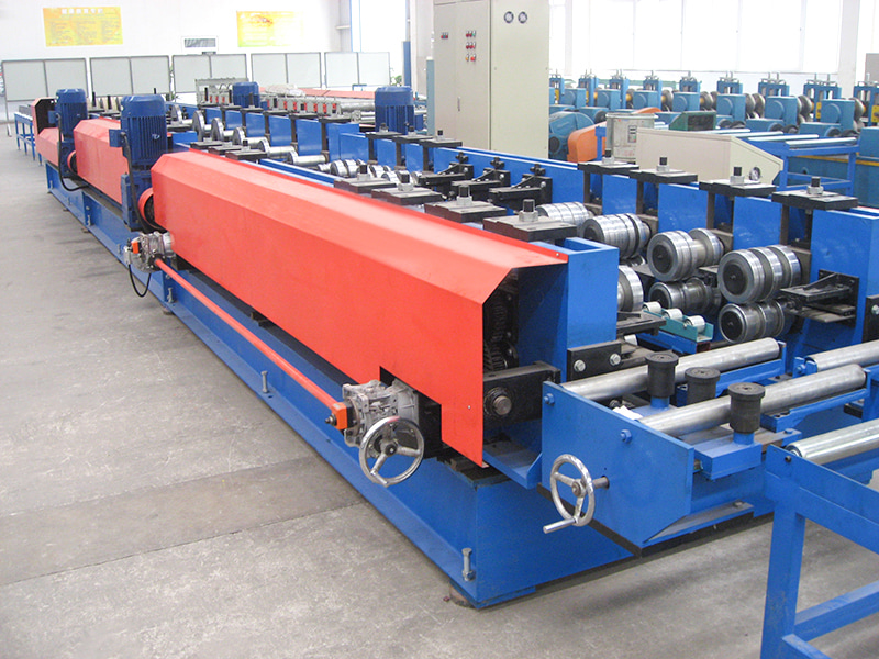 Rollformmaschinen für Kabelrinnen