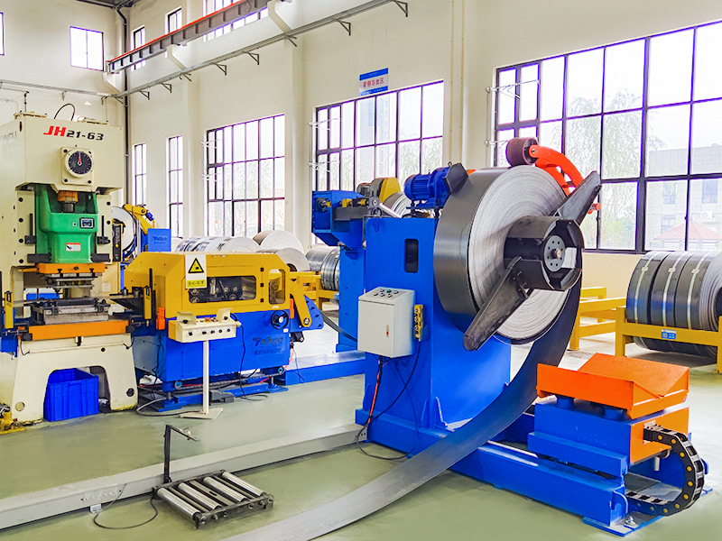 Hydraulische Abwickler für Stahlspulen