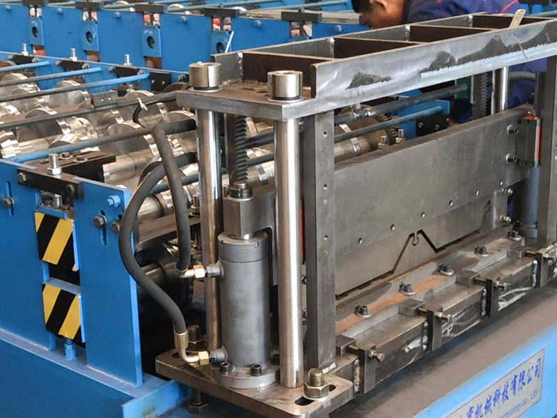 YX25-820 Einfach zu installierende PV-Fliesen-Rollformmaschine